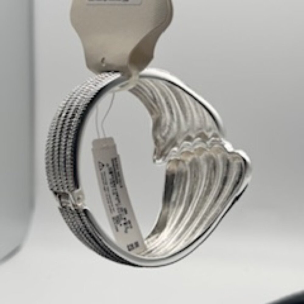 Bold Silver-Toned Floral Bracelet – Artistic Statement Piece for Any Occasion - Picture 6 of 6